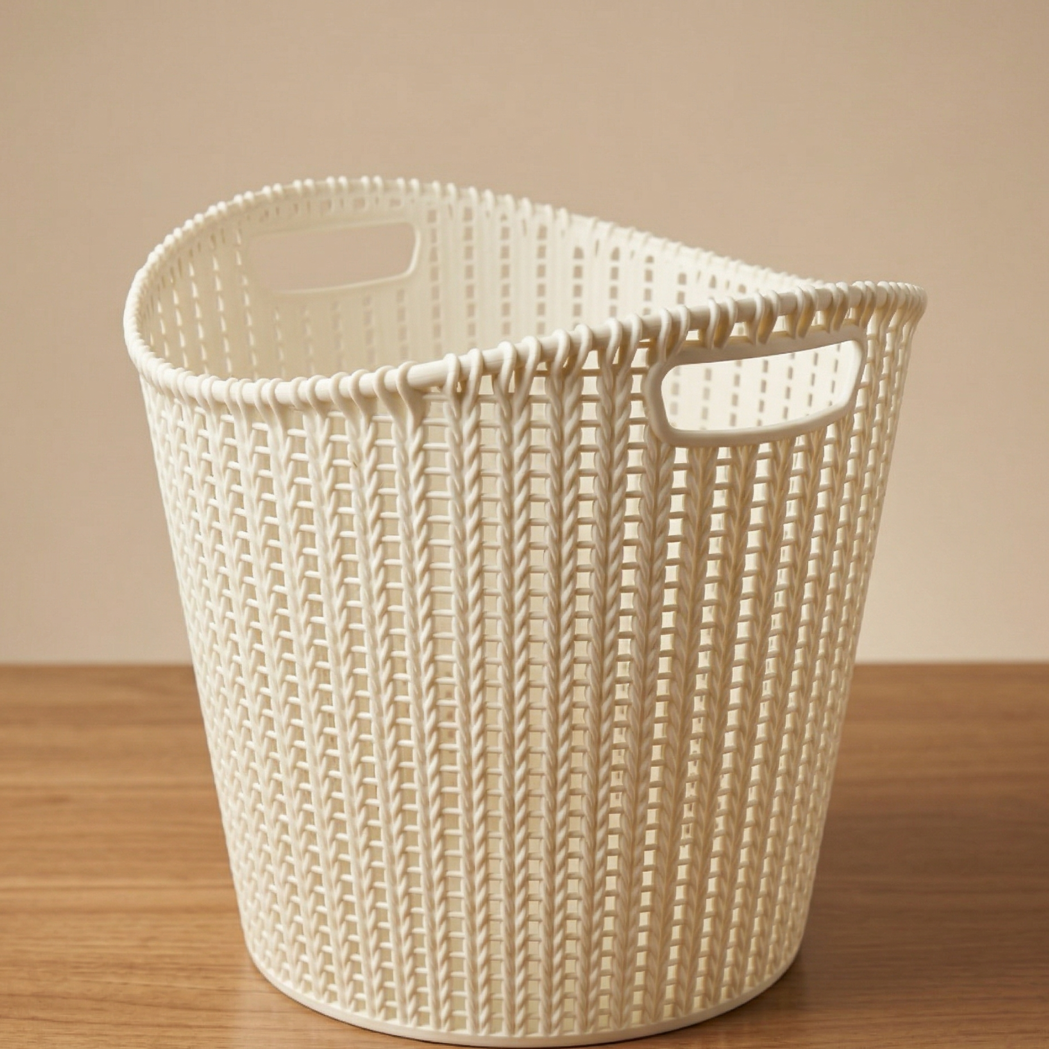 Clothes basket decorated with hands [ 1231 ] 1866