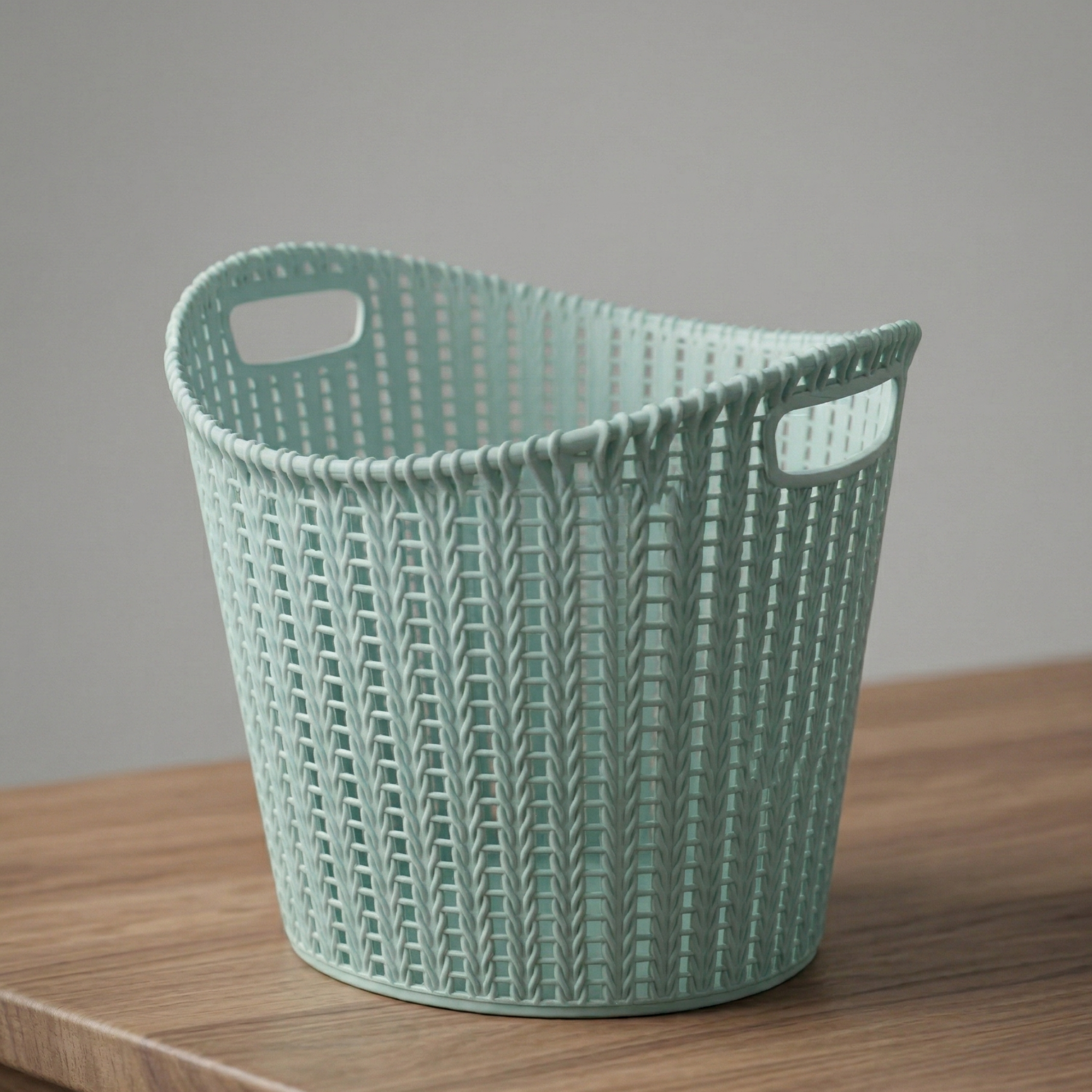 Clothes basket decorated with hands [ 1231 ] 1866
