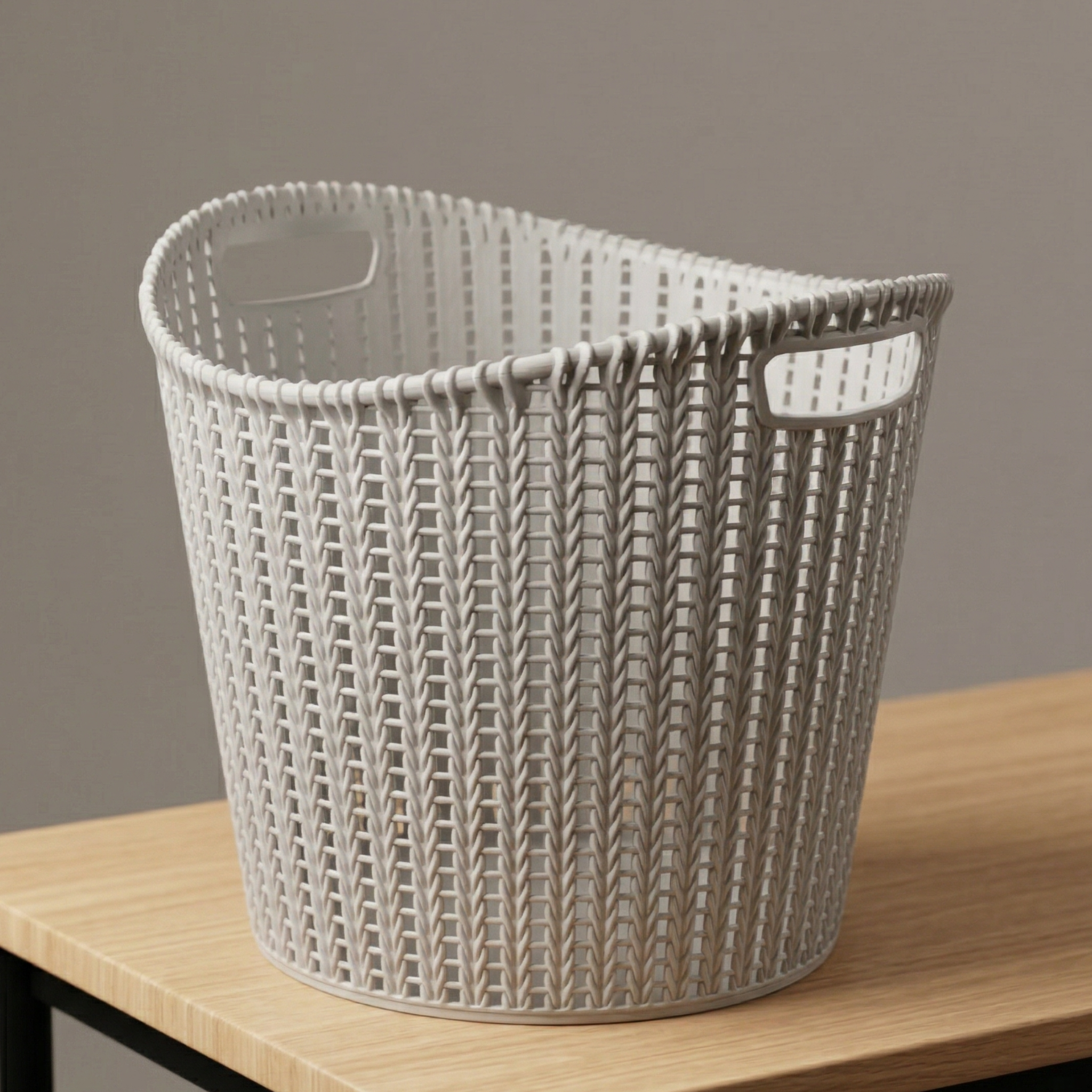 Clothes basket decorated with hands [ 1231 ] 1866